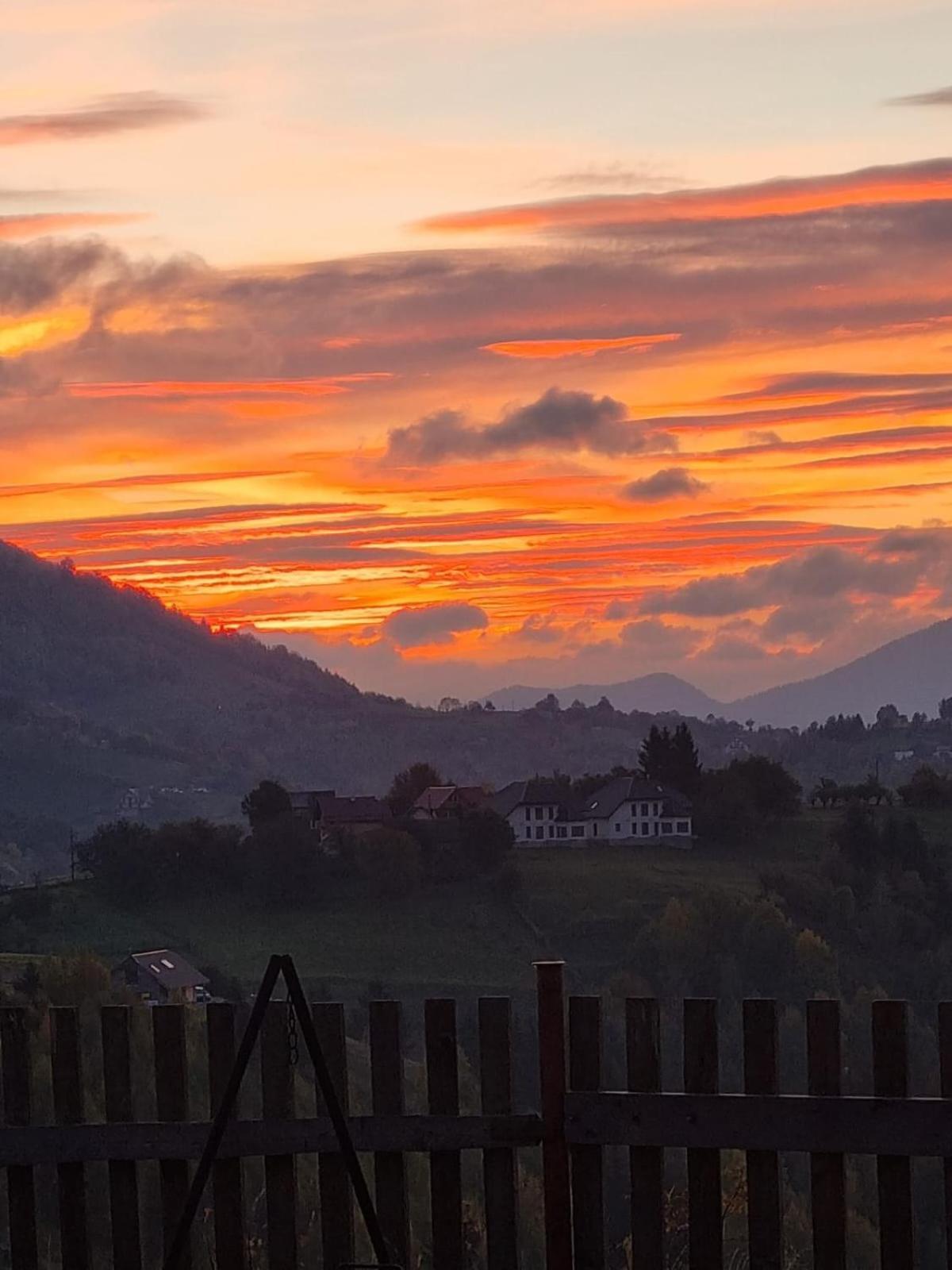 Mosorel Magura  Bagian luar foto