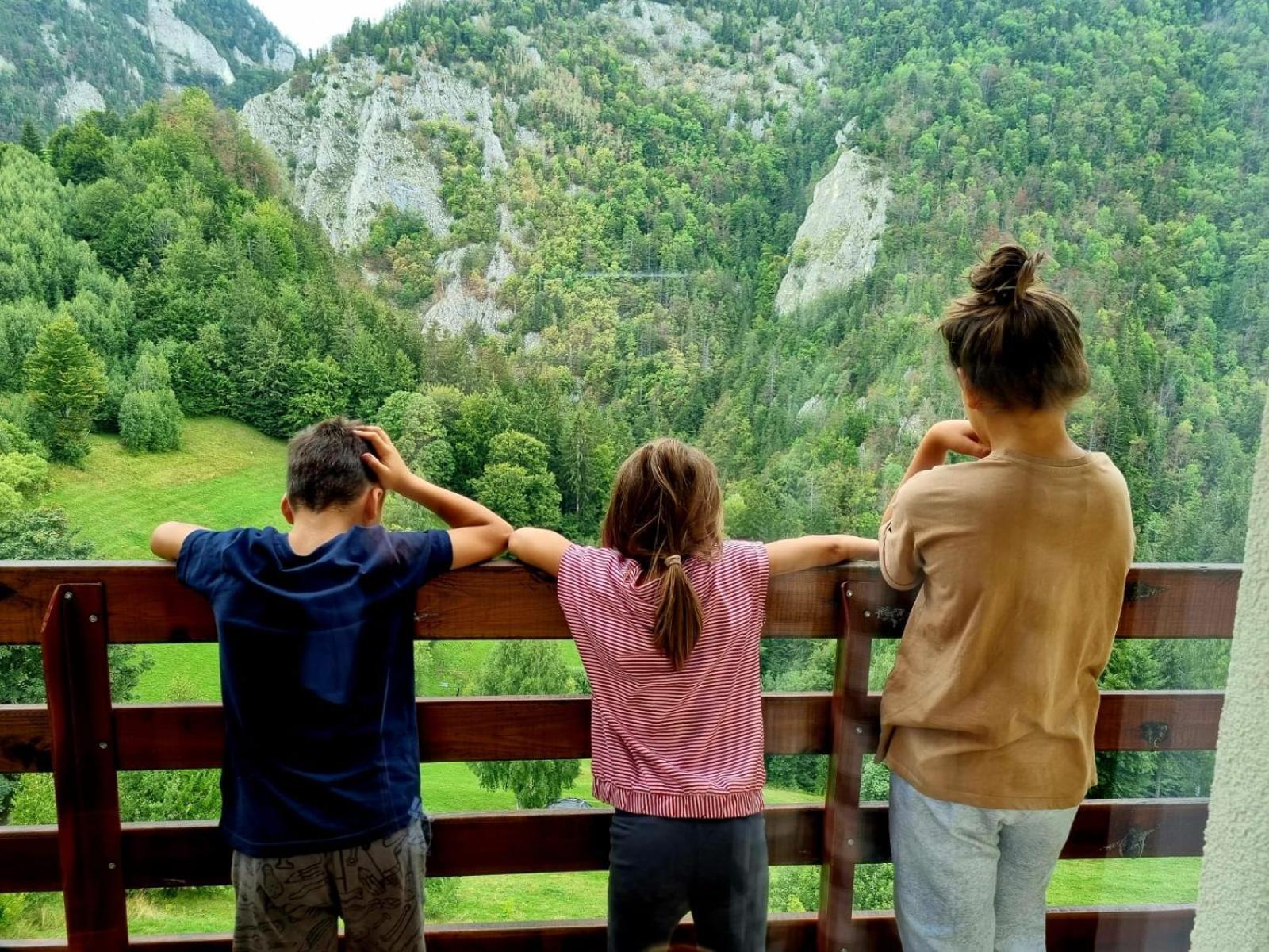 Mosorel Magura  Bagian luar foto