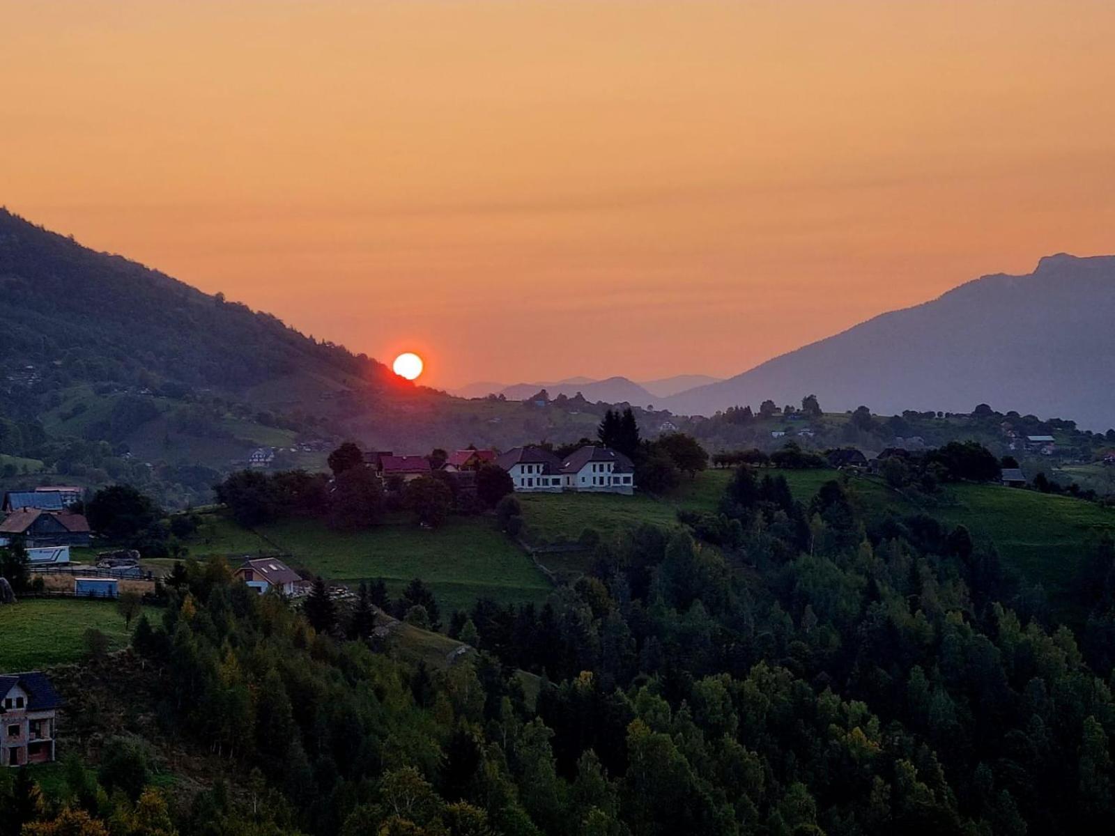 Mosorel Magura  Bagian luar foto